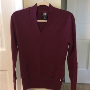 Like New!  TheNorthFace v-neck sweater